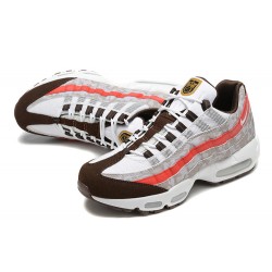 DQ9016-001 Män Air Max 95 TT Social FC Grå Röd Skor 